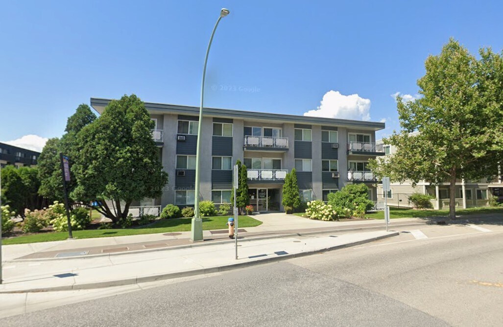 1880 Pandosy St, Kelowna, BC à vendre Photo principale- Image 1 de 18