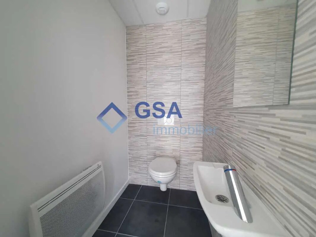 Flex in Saint-Michel-sur-Orge for lease Building Photo- Image 1 of 1