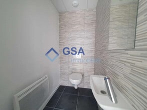 Flex in Saint-Michel-sur-Orge for lease Building Photo- Image 1 of 1