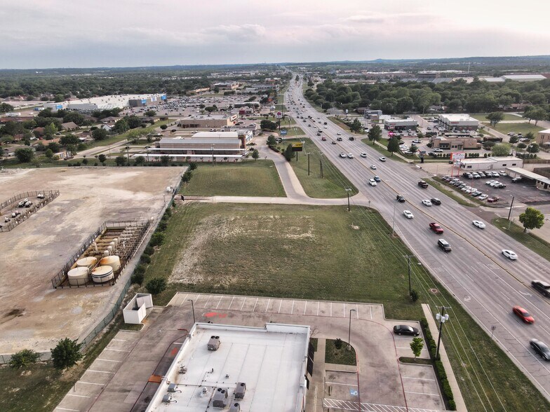 755 WILSHIRE blvd, Burleson, TX à vendre - Aérien - Image 2 de 6
