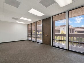 601 E Daily Dr, Camarillo, CA for lease Interior Photo- Image 2 of 10
