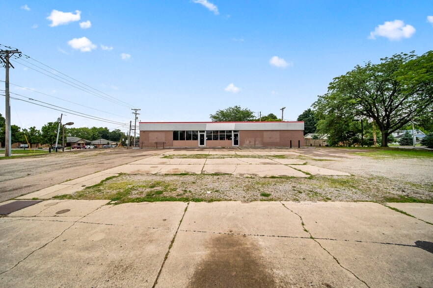 324 N Main St, New Carlisle, OH for sale - Building Photo - Image 2 of 18