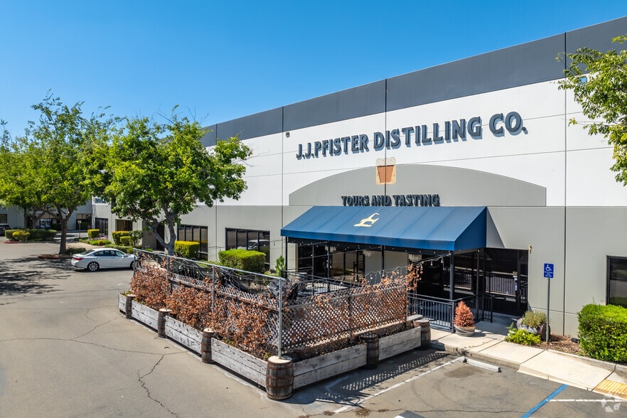 9819 Business Park Dr, Sacramento, CA for lease - Building Photo - Image 3 of 4