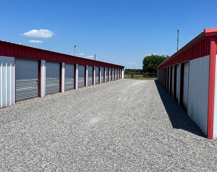 United Storage Units Portfolio portfolio of 1 properties for sale on LoopNet.ca - Building Photo - Image 3 of 5