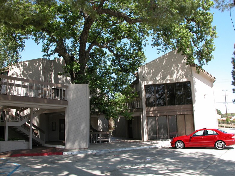28310 Roadside Dr, Agoura Hills, CA à louer - Photo du bâtiment - Image 3 de 5