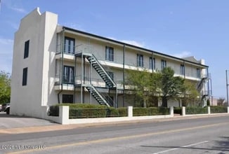 178 Main St, Biloxi, MS à louer Photo du bâtiment- Image 1 de 2