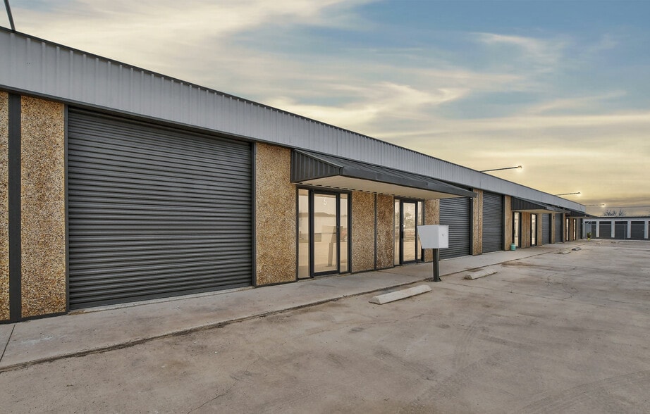 1419 Fleming Dr, Seguin, TX for sale - Building Photo - Image 3 of 22