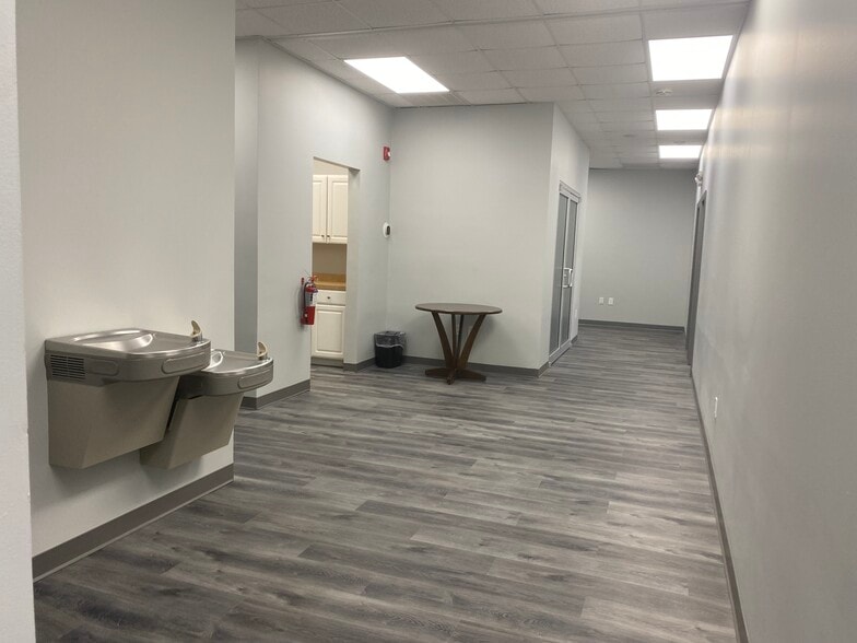 1101 Old Trolley Rd, Summerville, SC for lease - Interior Photo - Image 3 of 18