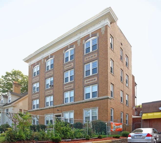 467 Farmington Ave, Hartford, CT à vendre - Photo du bâtiment - Image 2 de 9