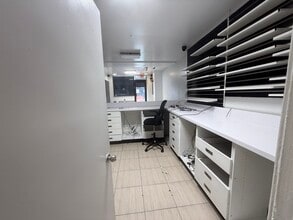 163 E 36th St, New York, NY for lease Interior Photo- Image 2 of 5