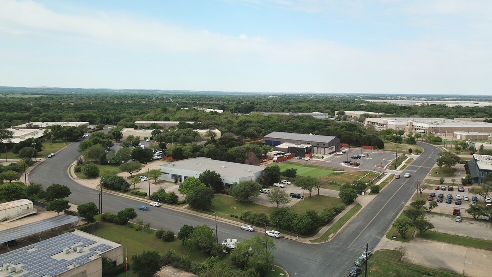 3827 Promontory Point Dr, Austin, TX for lease - Aerial - Image 3 of 20