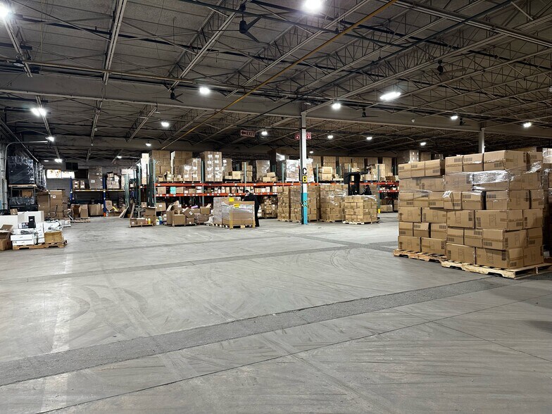 4 American Way, Spotswood, NJ à vendre - Photo du bâtiment - Image 3 de 9