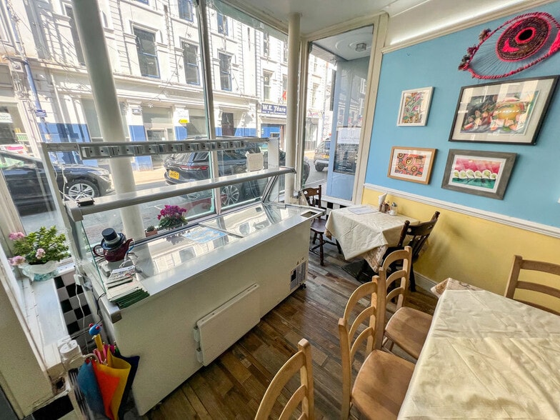 54 Parliament St, Isle Of Man for sale - Interior Photo - Image 2 of 10