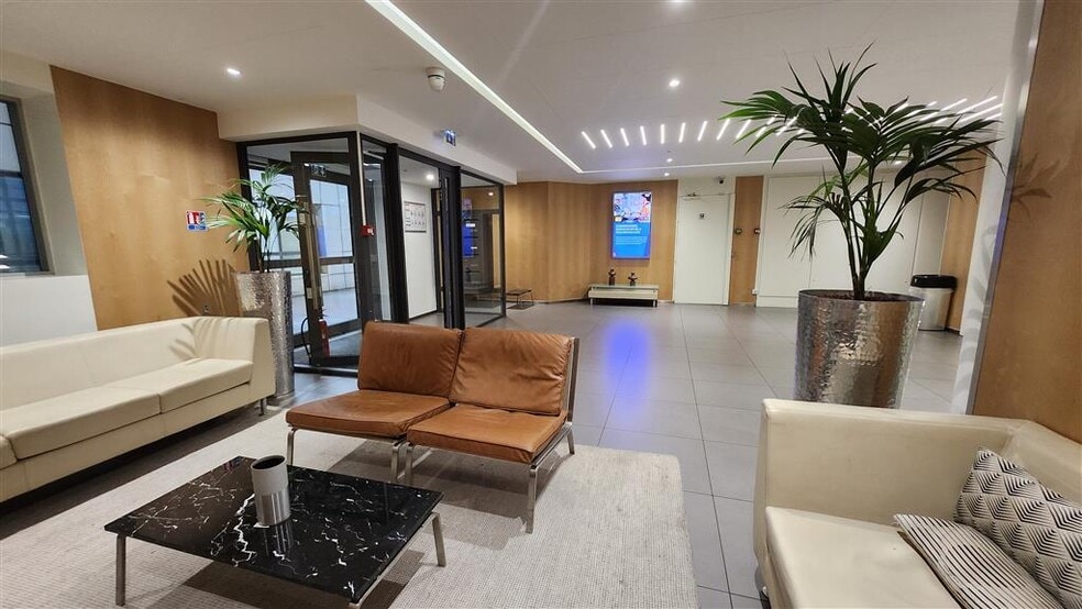 Bureau dans Boulogne-Billancourt à louer - Hall d’entrée - Image 2 de 7