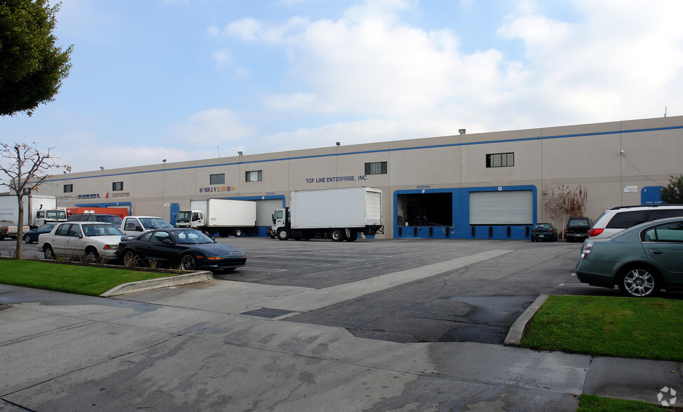 1031 W Manchester Blvd, Inglewood, CA for lease - Building Photo - Image 2 of 22