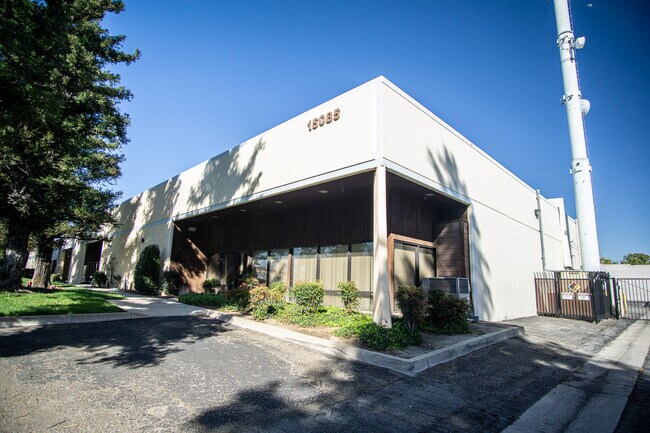 Plus de détails pour 15085 La Palma Dr, Chino, CA - Industriel à louer