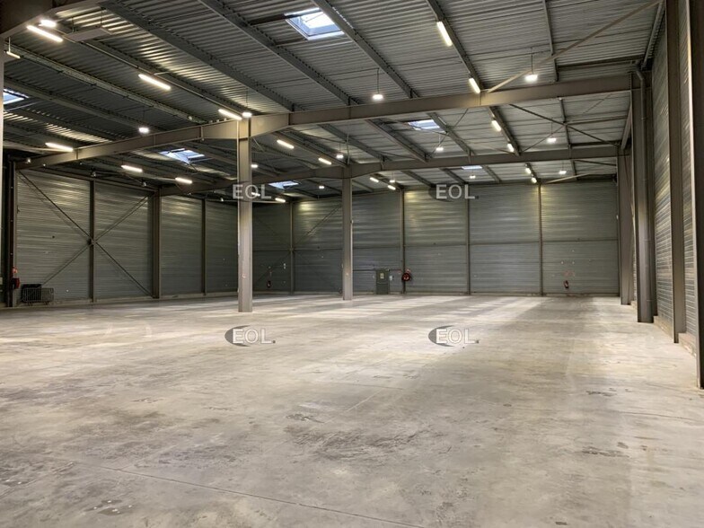 Industrial in Creil for lease - Interior Photo - Image 2 of 6