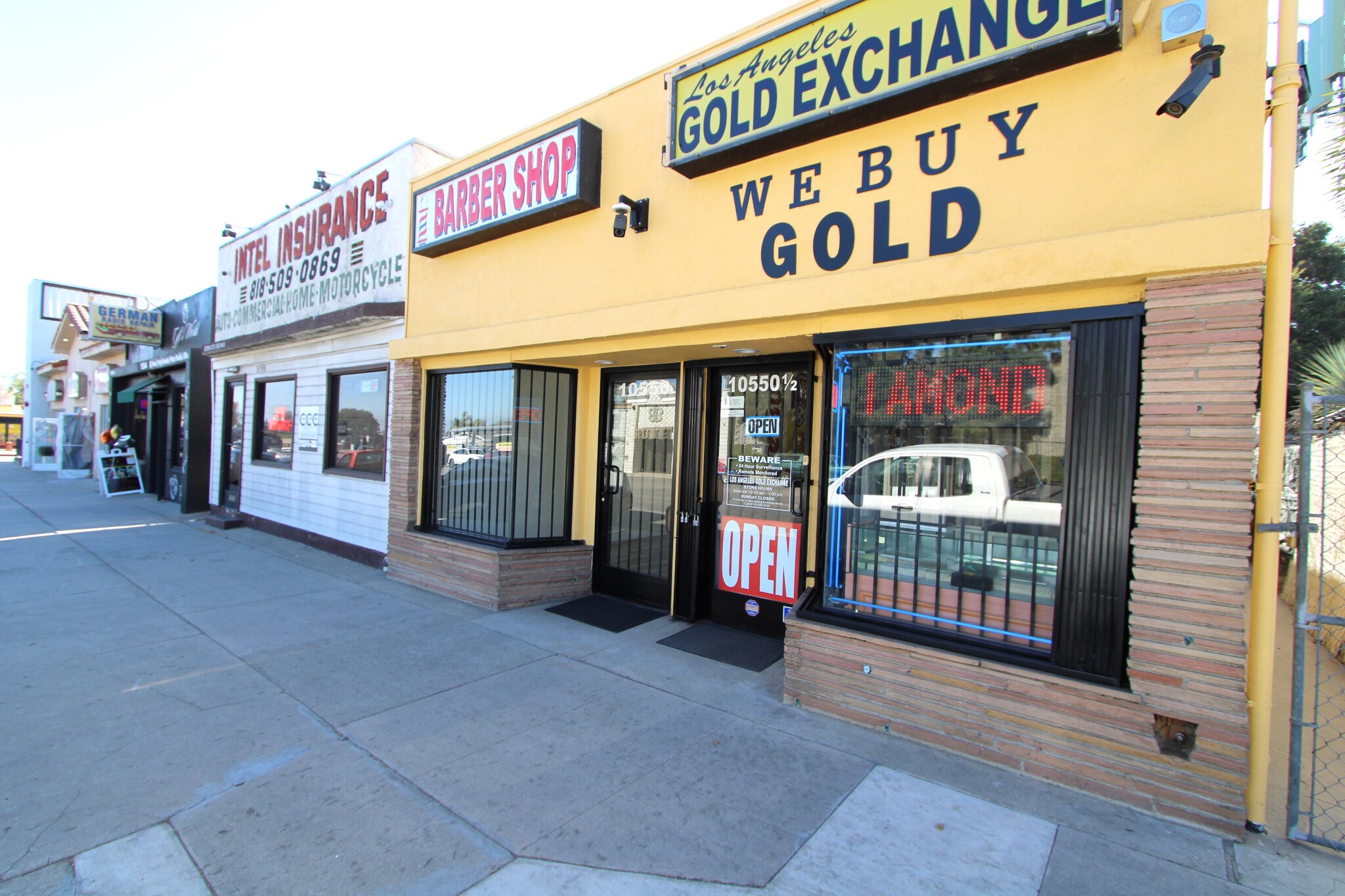 10550-10550 1/2 Victory Blvd, North Hollywood, CA for lease Building Photo- Image 1 of 7