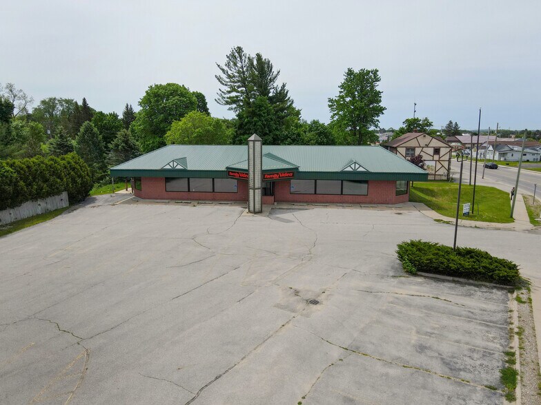 305 S Otsego Ave, Gaylord, MI for lease - Building Photo - Image 2 of 6