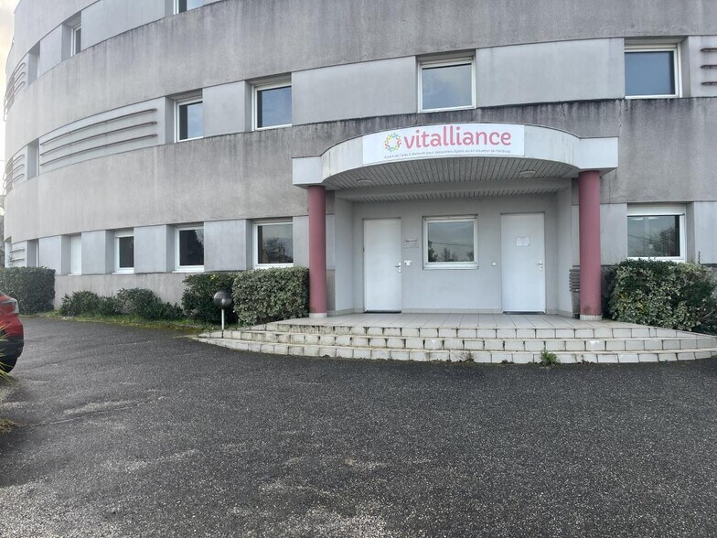 Local d'activités dans Eysines à vendre - Photo du bâtiment - Image 1 de 8