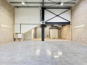 8 Rue Denis Papin, Trappes à louer Photo du bâtiment- Image 1 de 4