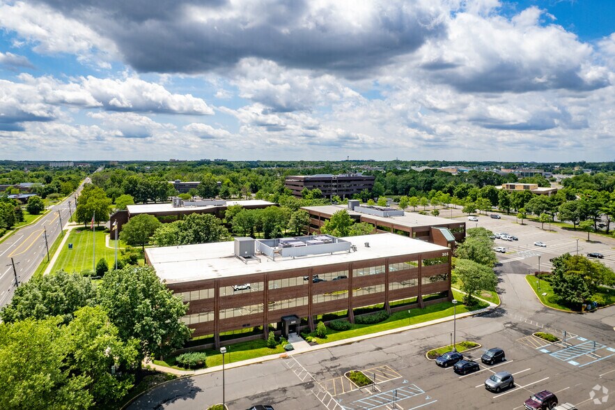 305 Fellowship Rd, Mount Laurel, NJ à louer - Photo du bâtiment - Image 2 de 4