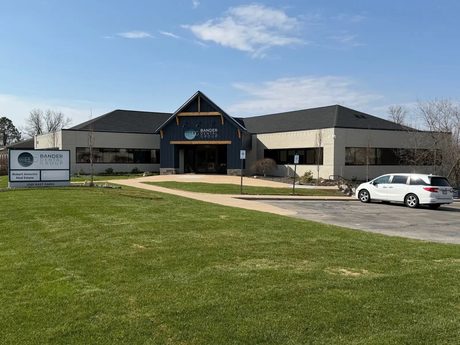 2301 E Paris St SE, Grand Rapids, MI for lease Building Photo- Image 1 of 9