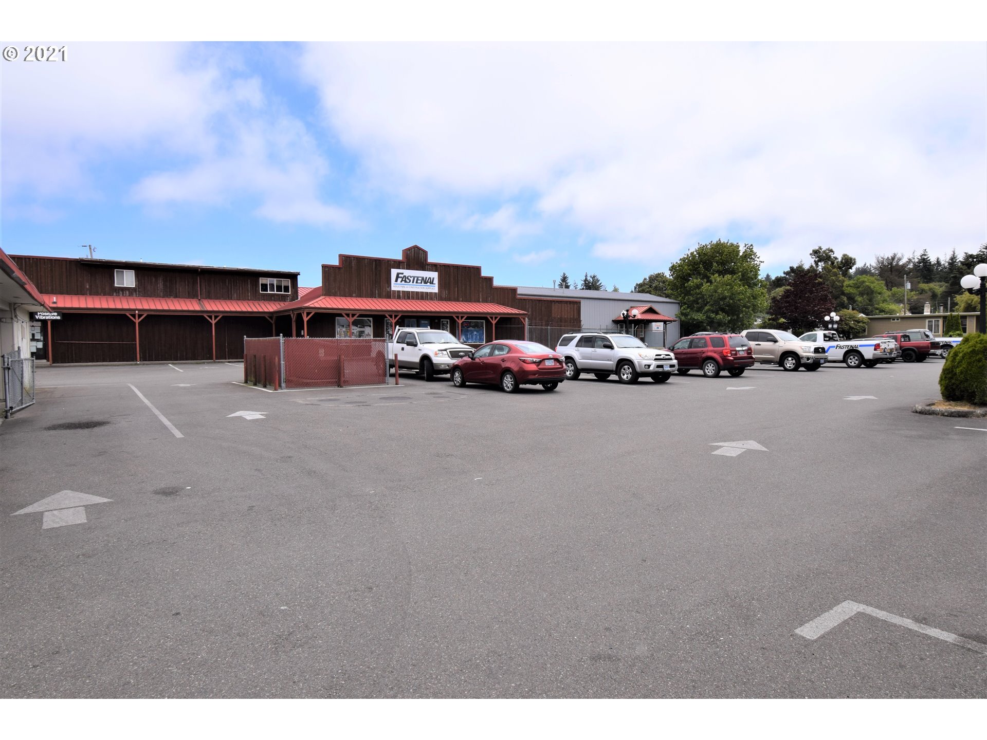 1195 Newmark Ave, Coos Bay, OR for lease Building Photo- Image 1 of 17