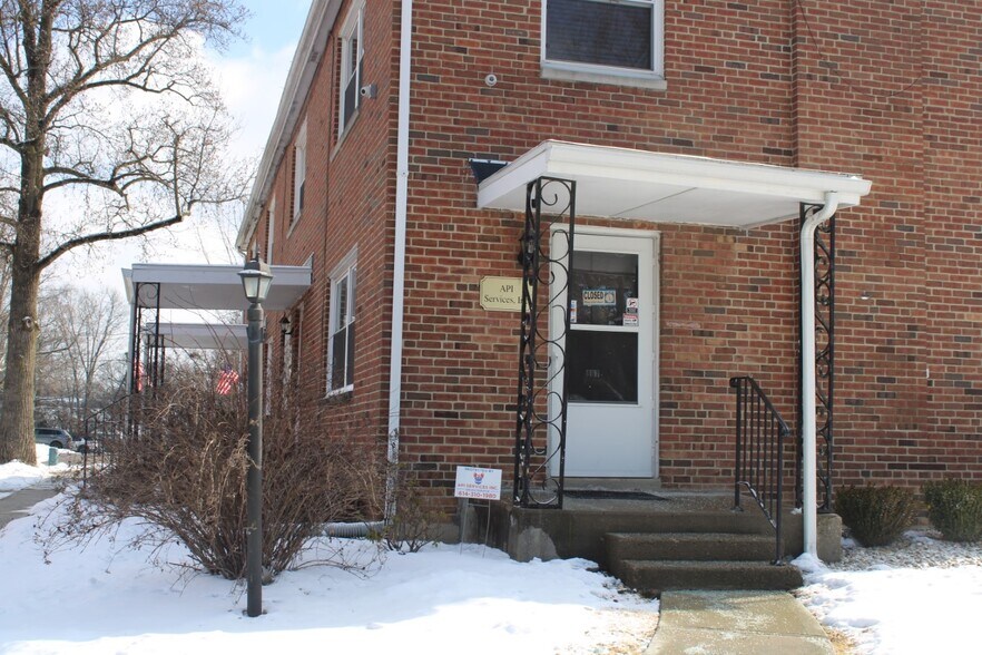 867 High St, Worthington, OH à louer - Photo du bâtiment - Image 3 de 17