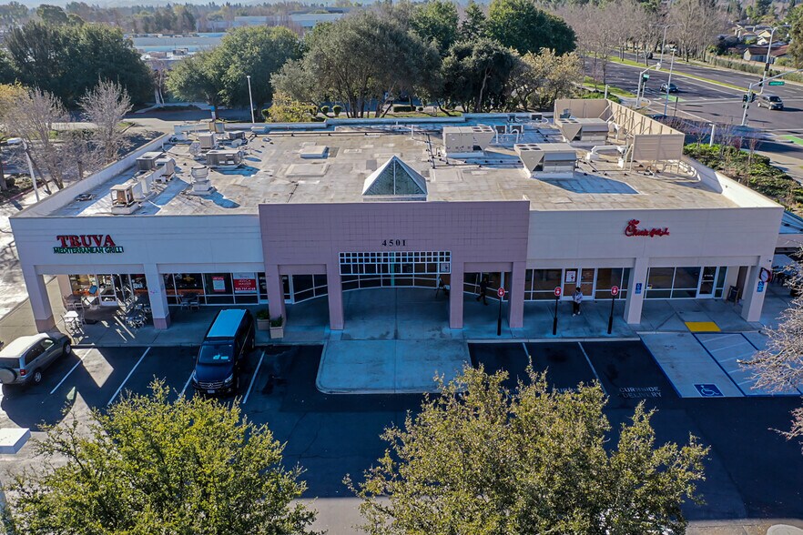 4501 Hopyard Rd, Pleasanton, CA à louer - Photo du bâtiment - Image 3 de 6