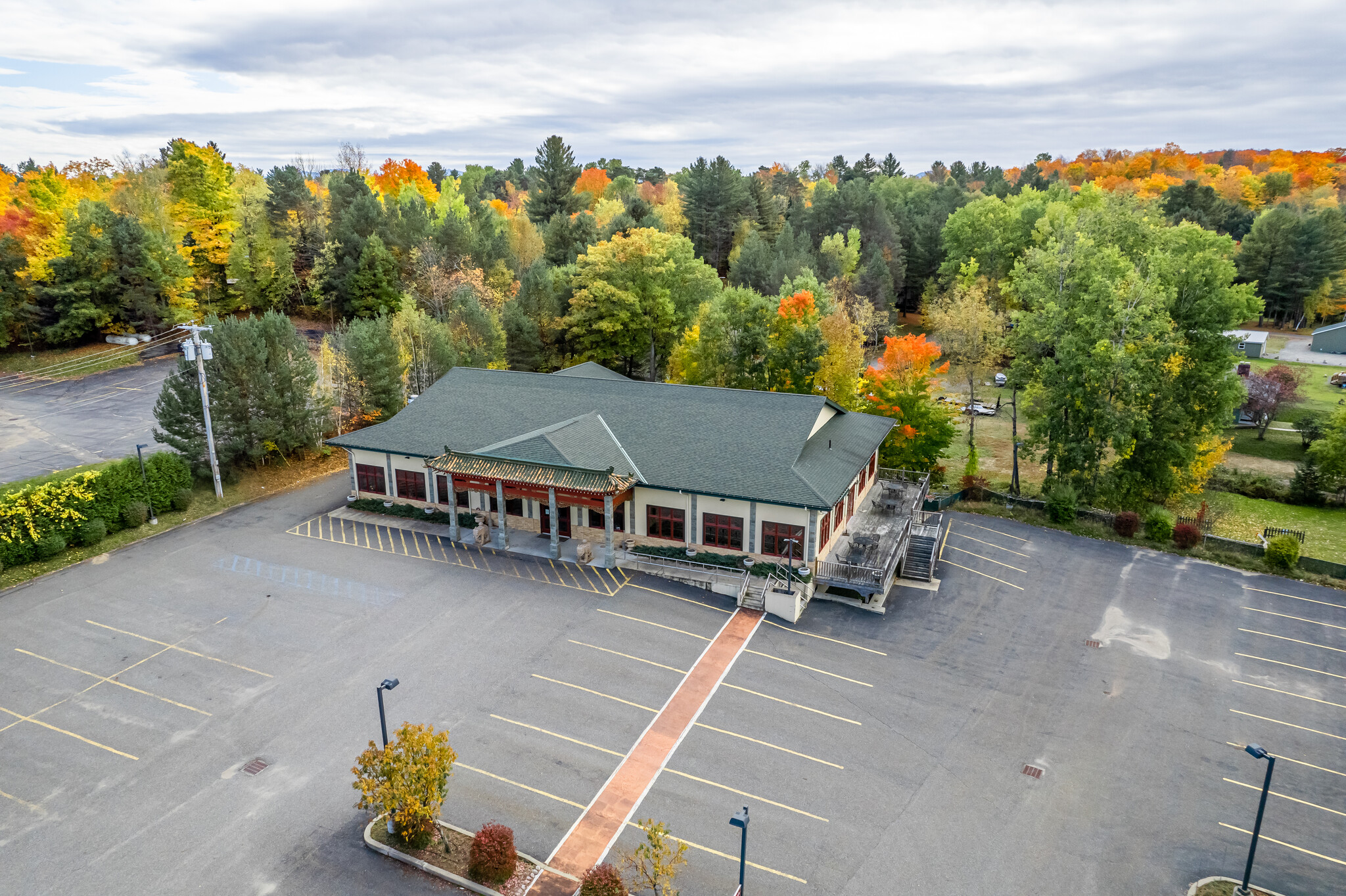 542 Lake Flower Ave, Saranac Lake, NY à vendre Photo principale- Image 1 de 1