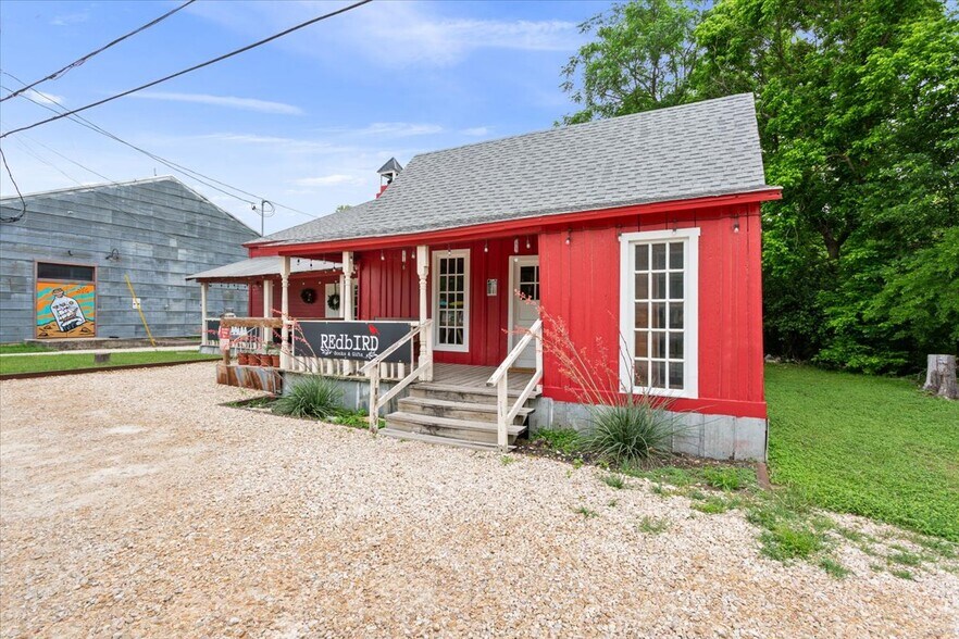 112 Royal St, Salado, TX à vendre - Photo du bâtiment - Image 2 de 10