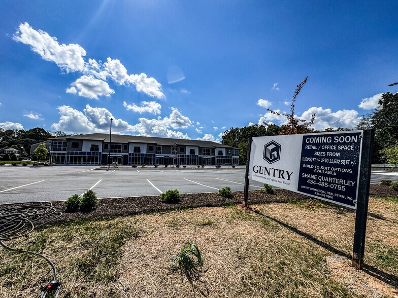 1043 Gables Dr, Forest, VA à louer - Photo du bâtiment - Image 3 de 6