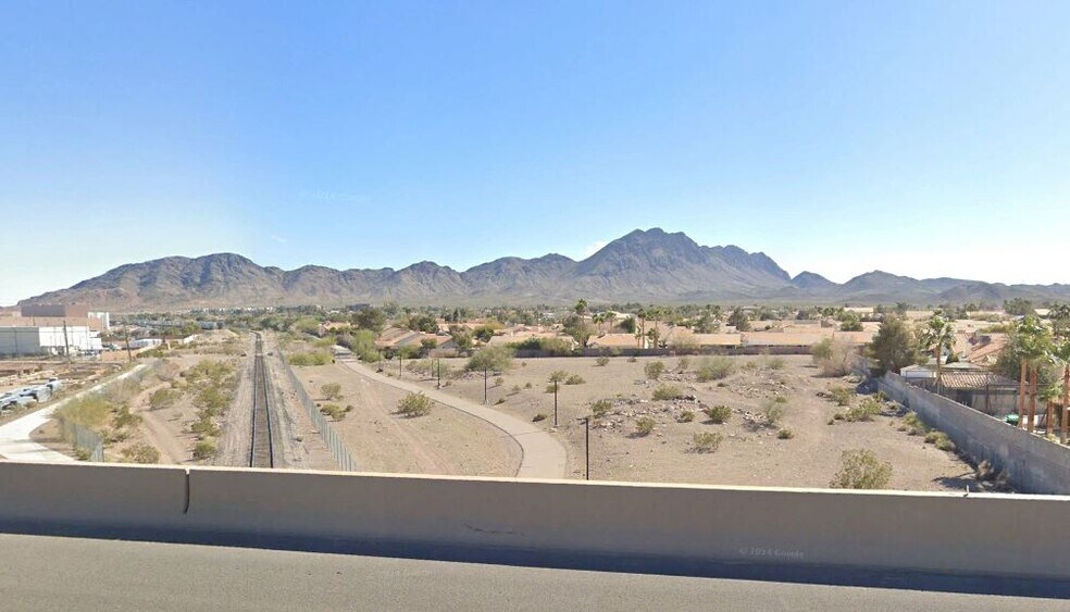 Mission Drive, Henderson, NV à vendre - Photo du bâtiment - Image 3 de 4