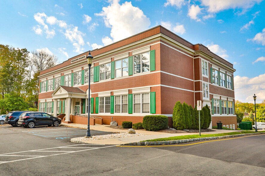 245 Main St, Chester, NJ à louer - Photo du bâtiment - Image 2 de 13