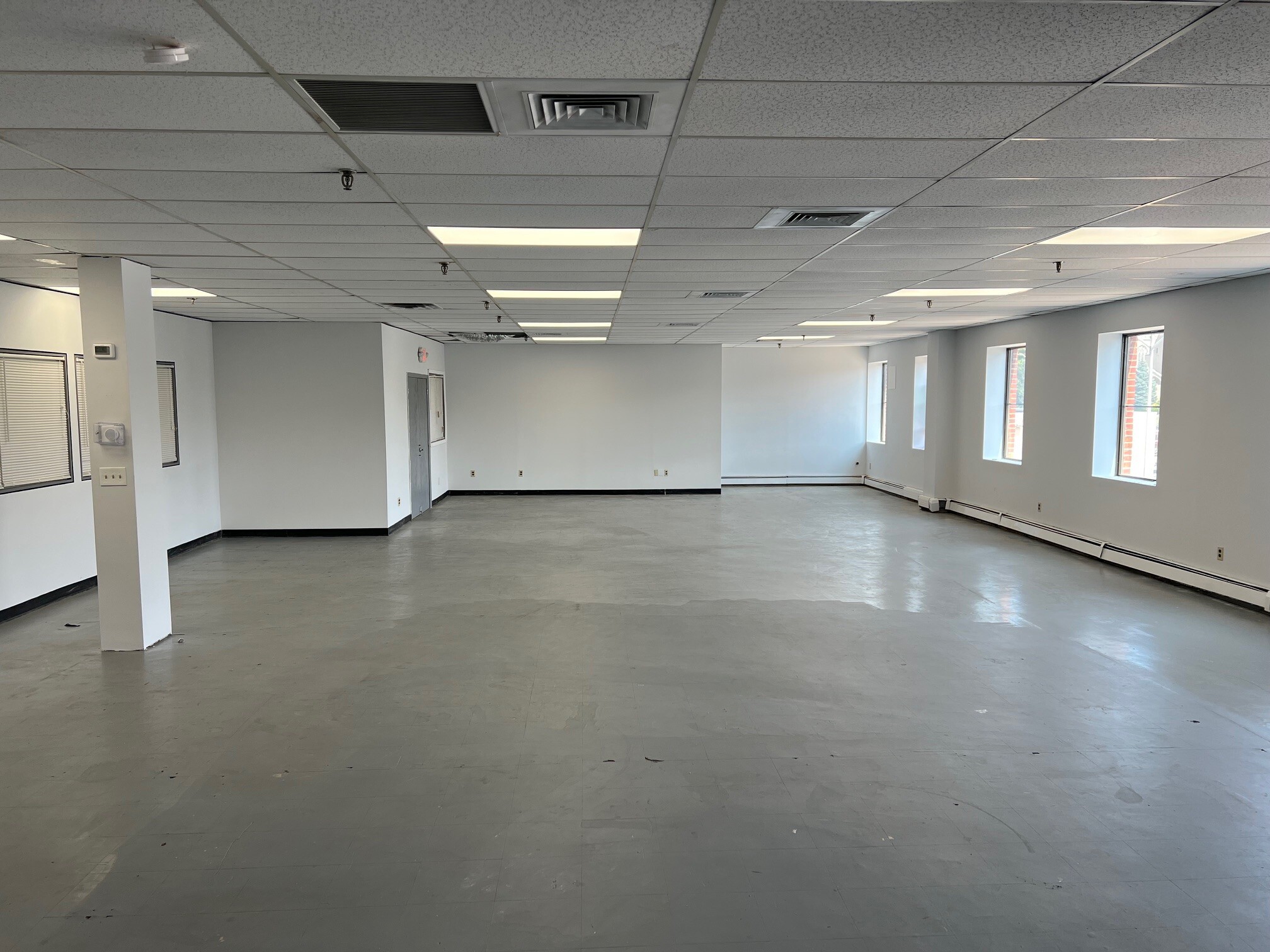 66-70 Randall Ave, Rockville Centre, NY à louer Photo intérieure- Image 1 de 5