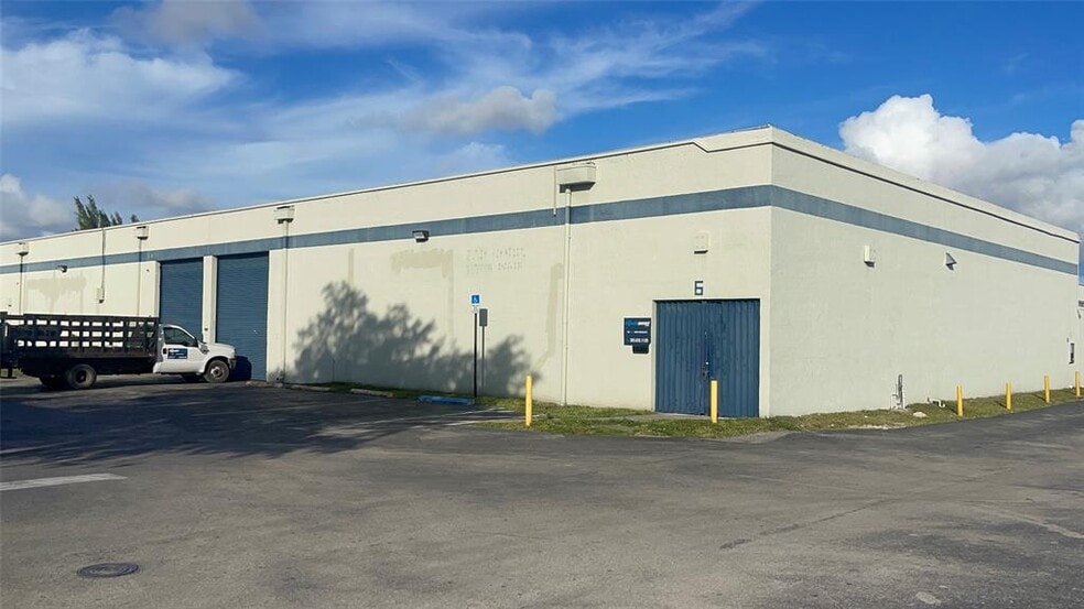 5220 NW 72nd Ave, Miami, FL à vendre - Photo du bâtiment - Image 2 de 18