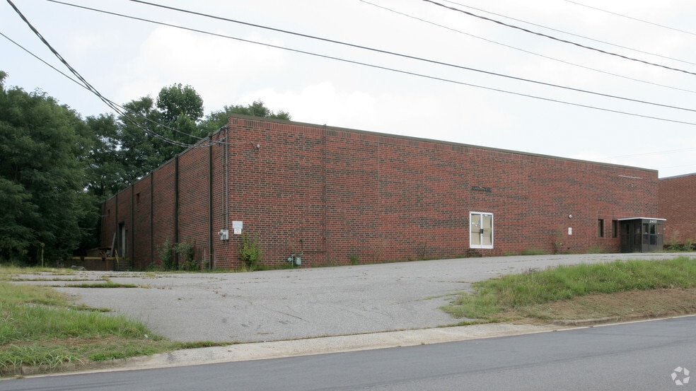 2407 Schirra Pl, High Point, NC for lease - Building Photo - Image 3 of 3