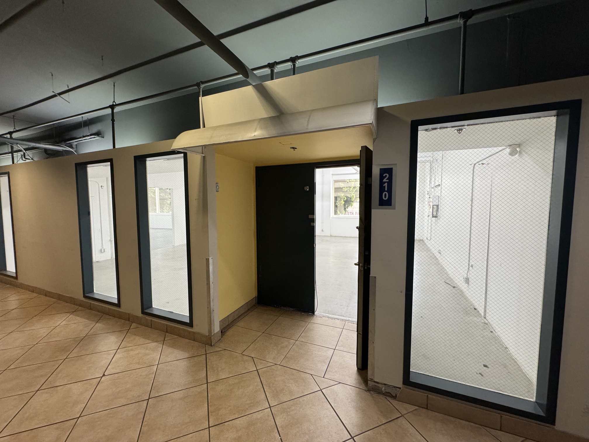 305 E 9th St, Los Angeles, CA à louer Photo intérieure- Image 1 de 6