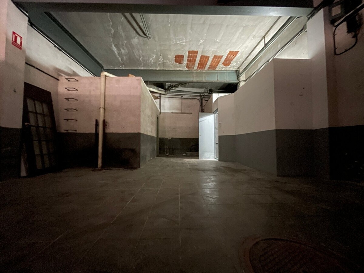 Igualada, BAR 08700 - - - Interior Photo - Image 2 of 6