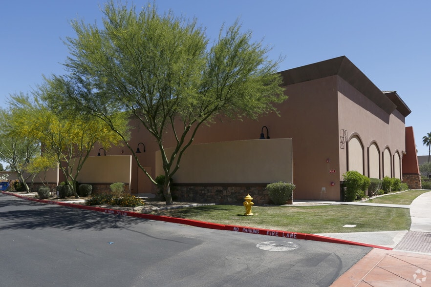 730 N Cooper Rd, Gilbert, AZ à louer - Photo du bâtiment - Image 3 de 4
