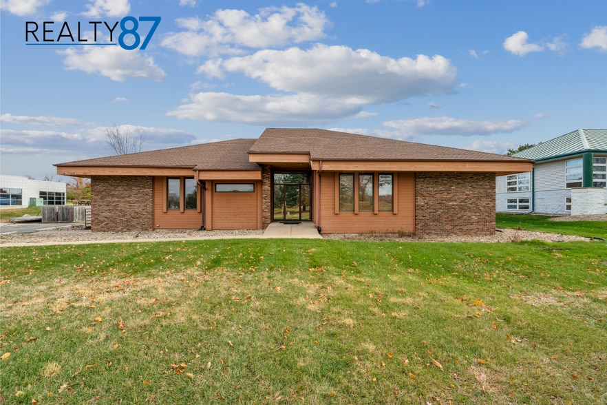 3900 River Ridge Dr NE, Cedar Rapids, IA for lease - Building Photo - Image 2 of 28