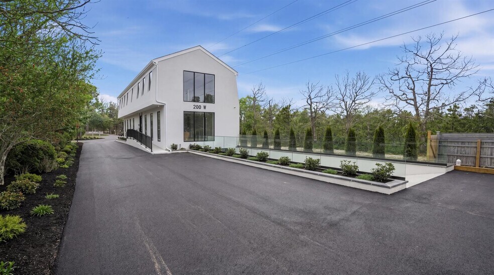 200 W Montauk Hwy, Hampton Bays, NY à louer - Photo du bâtiment - Image 3 de 38