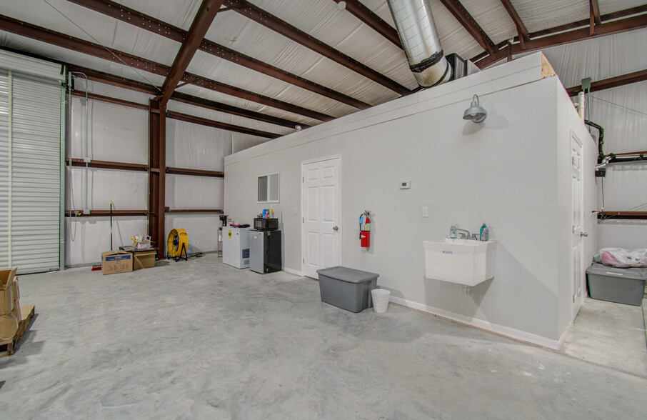 7514 Bailey Rd, Pearland, TX for lease - Interior Photo - Image 3 of 22