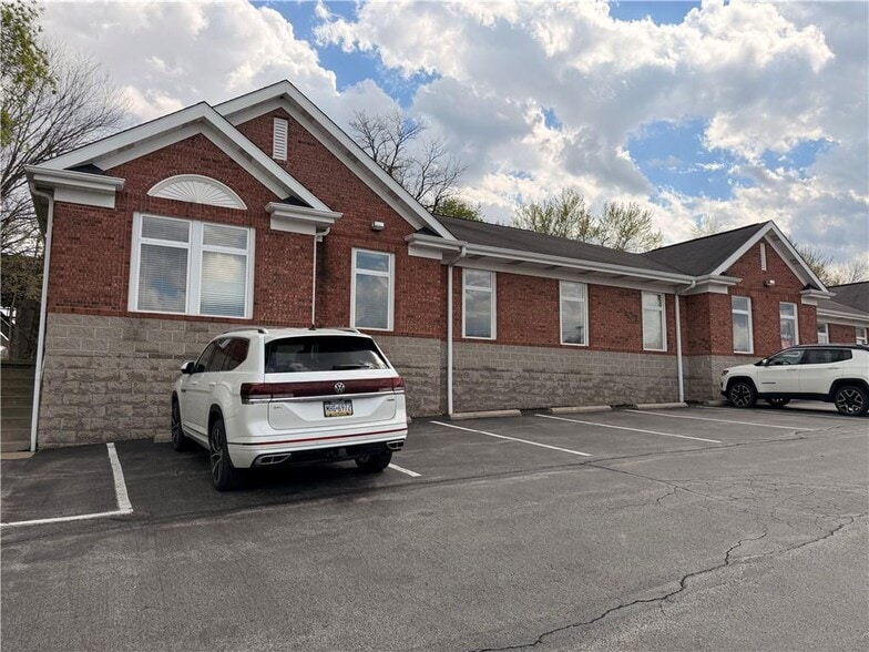 93 Boundary Ln, Beaver, PA for sale - Building Photo - Image 2 of 15