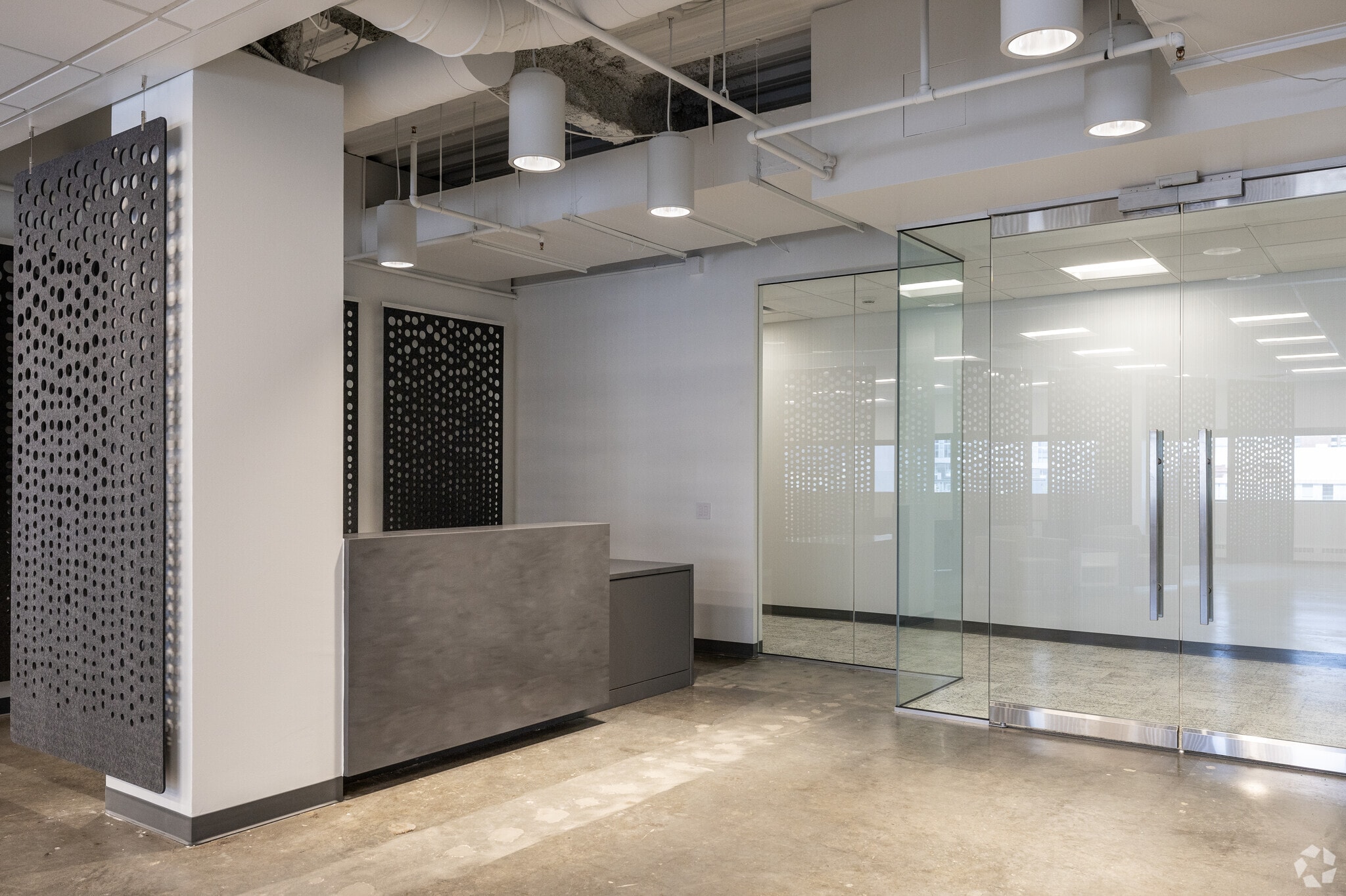 330 2nd Ave S, Minneapolis, MN for sale Interior Photo- Image 1 of 42