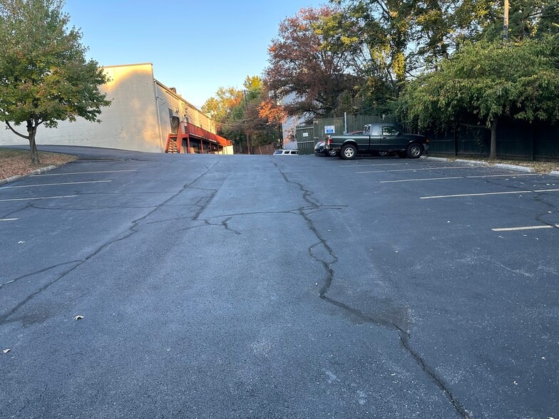 1910 Garden Springs Dr, Lexington, KY for lease - Building Photo - Image 2 of 13