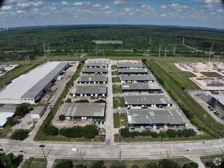 2121 Brittmoore Rd, Houston, TX for lease - Matterport Community - Image 2 of 11