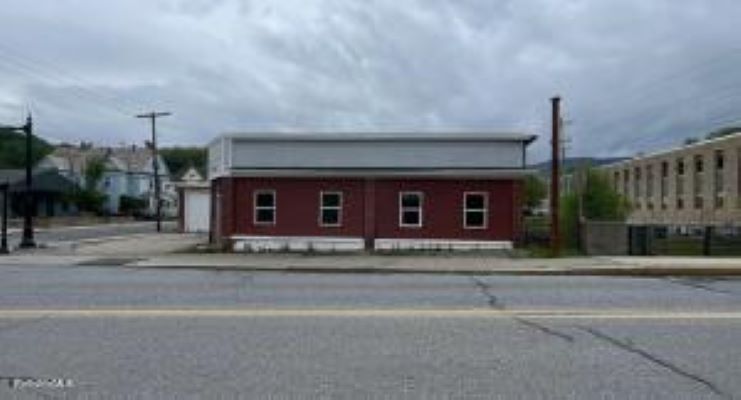 156 River St, North Adams, MA à vendre - Photo du bâtiment - Image 2 de 14