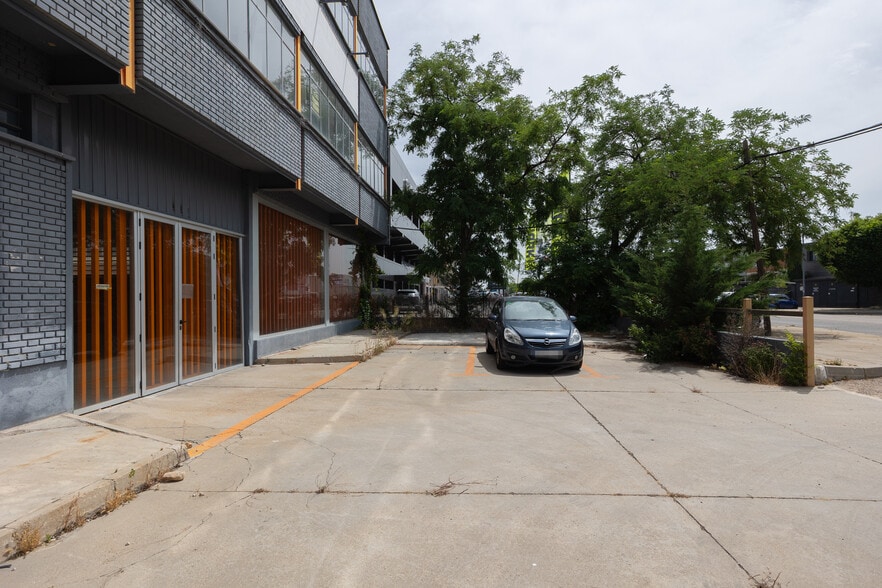 Avenida de Castilla, 9, San Fernando de Henares, Madrid à vendre - Photo du bâtiment - Image 2 de 3